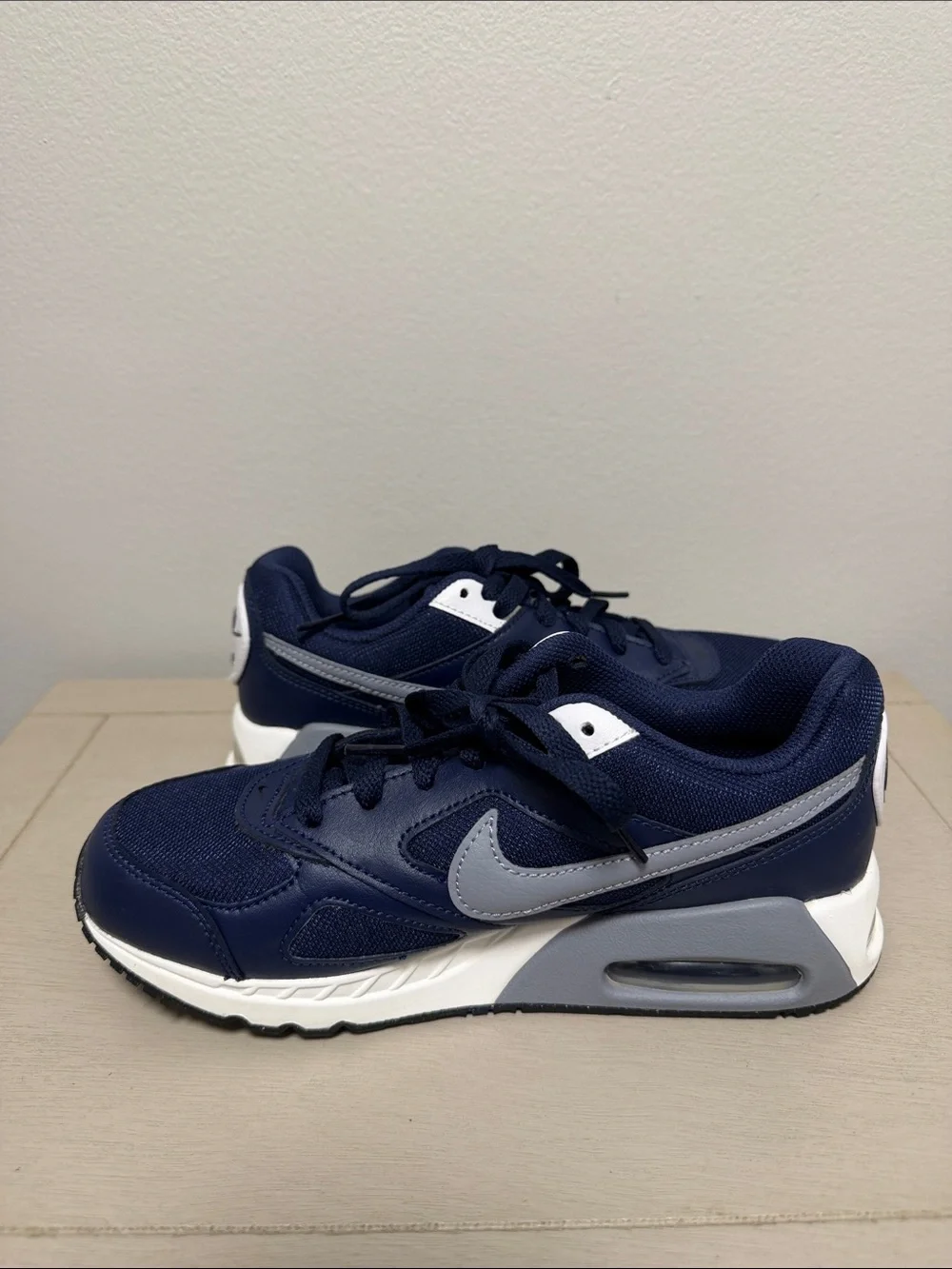 Athletic Nike Air Max Ivo GS Navy Blue Grey White Sneakers Boys Youth Size 4Y